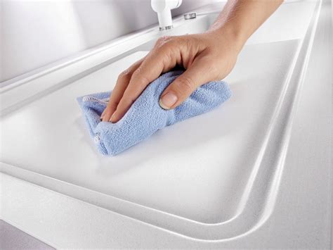 Comment Nettoyer Un évier En Résine Blanc Taché 10 astuces pratiques pour nettoyer un évier en résine